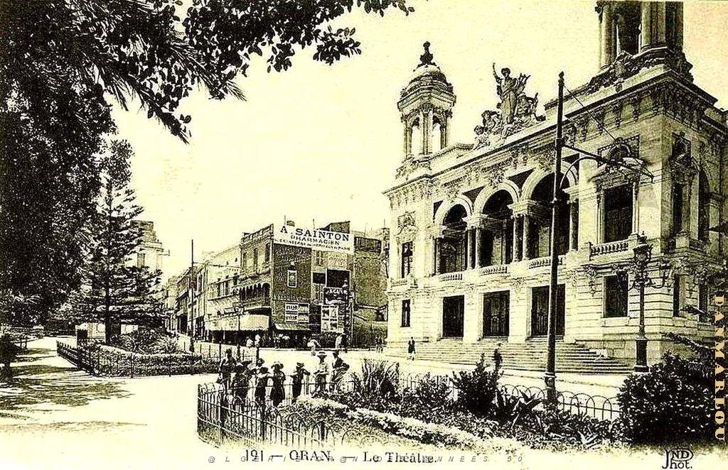 PA i- 42- Place d'armes animee.jpg